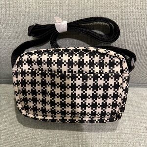 BAGGU Camera Crossbody Bag. 100% genuine.